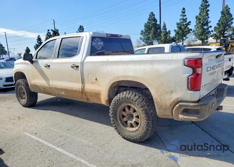 2021 Chevrolet Silverado K1500 z USA, uszkodzony, nr VIN 1GCUYAEF7MZ193553